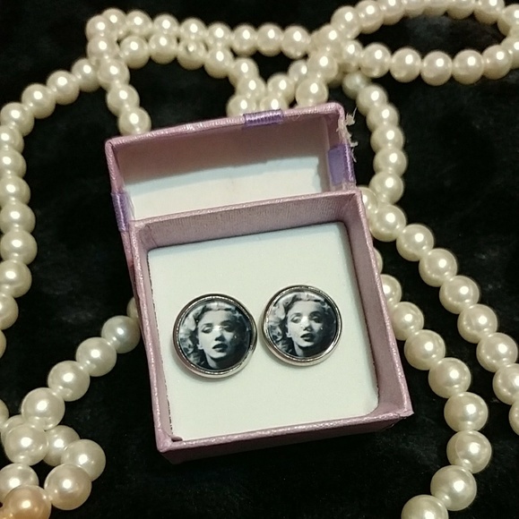 Marilyn Monroe earrings - Picture 1 of 2